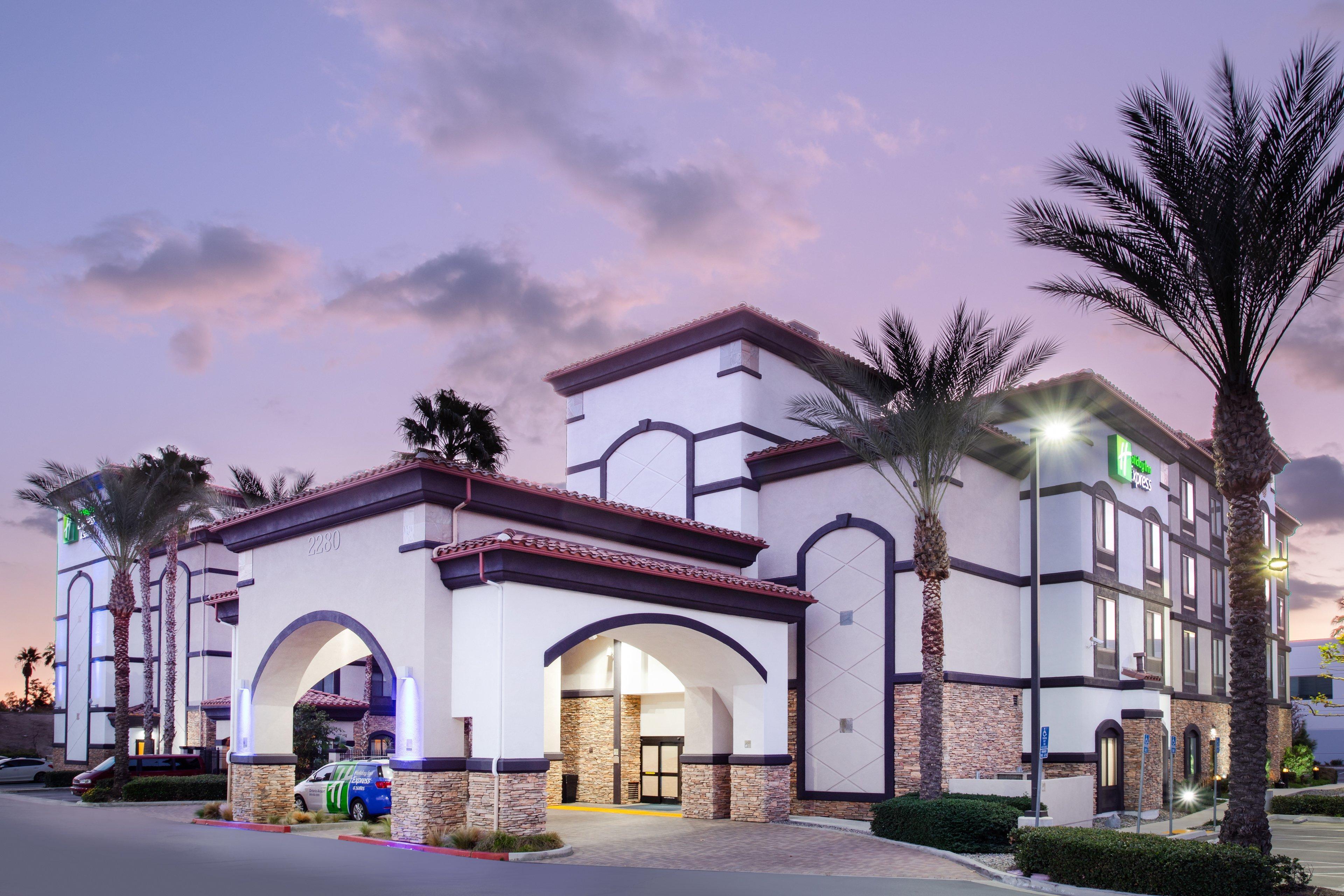 Holiday Inn Express Ontario By Ihg Creekside Exteriör bild