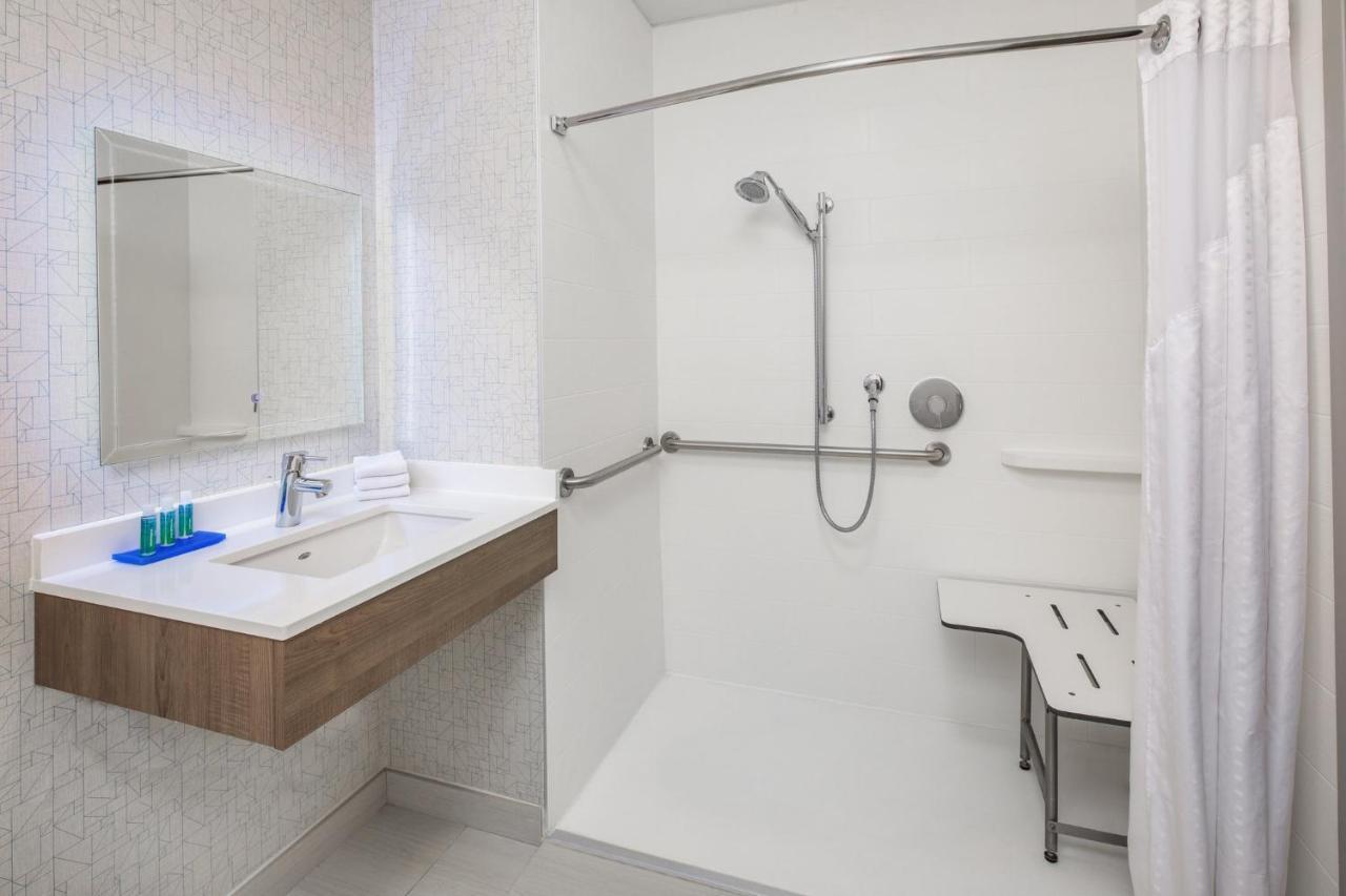 Holiday Inn Express Ontario By Ihg Creekside Exteriör bild