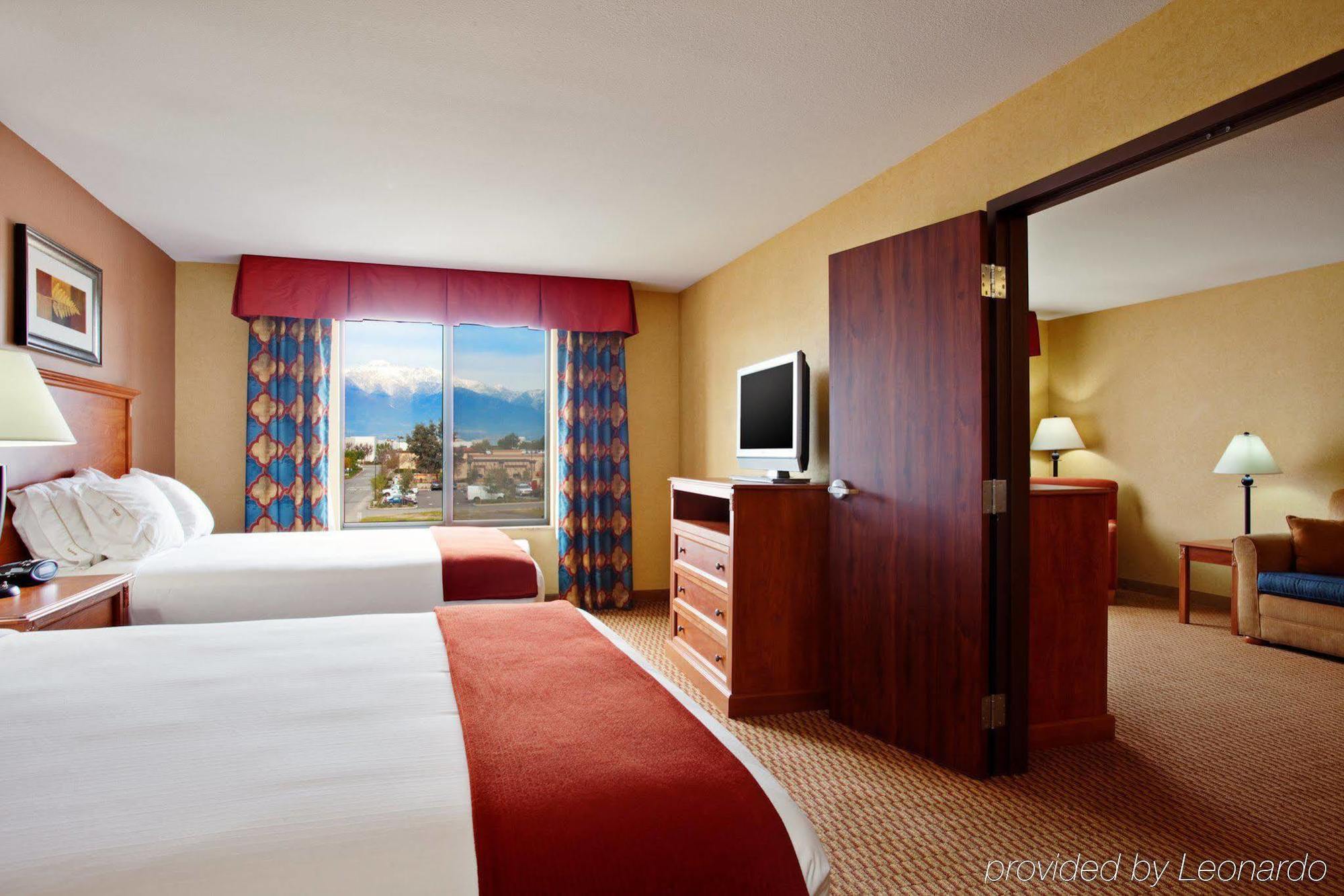 Holiday Inn Express Ontario By Ihg Creekside Exteriör bild