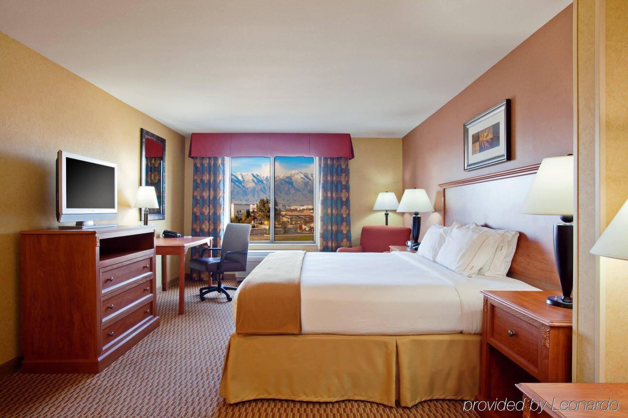 Holiday Inn Express Ontario By Ihg Creekside Exteriör bild